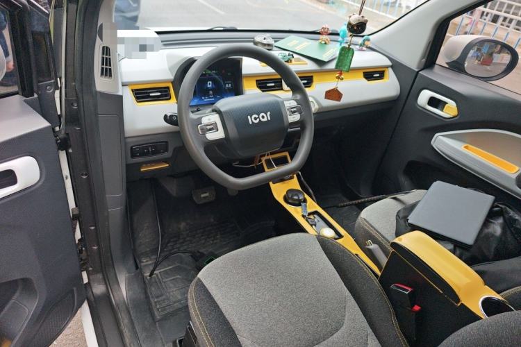 Used Chery QQ Ice Cream 2022 120km Conical Shape Lithium Iron Phosphate Center Console