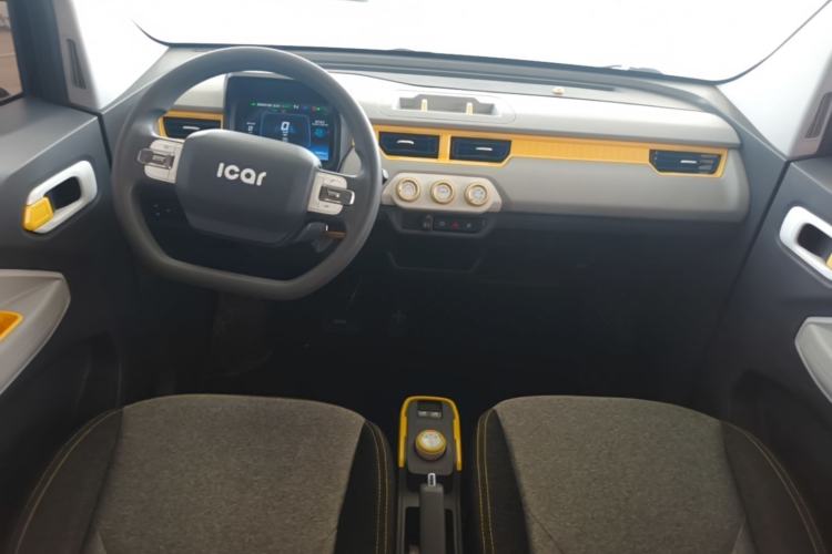 Used Chery QQ Ice Cream 2022 170km Sundae Phosphate Lithium-Ion Center Console