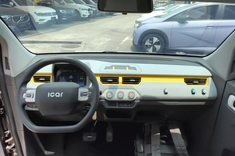 Used Chery QQ Ice Cream 2022 170km Sundae Phosphate Lithium-Ion Center Console
