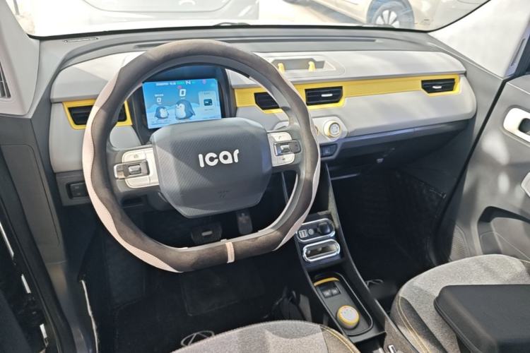 Used Chery QQ Ice Cream 2022 170km Sundae Phosphate Lithium-Ion Center Console