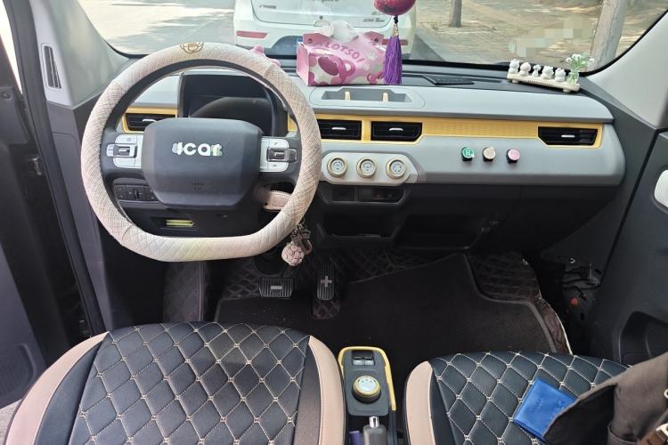 Used Chery QQ Ice Cream 2022 120km Conical Shape Lithium Iron Phosphate Center Console