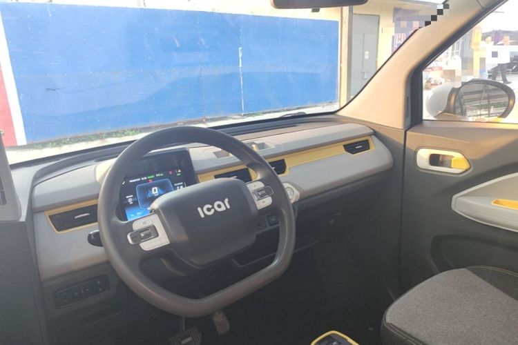 Used Chery QQ Ice Cream 2022 120km Conical Shape Lithium Iron Phosphate Center Console