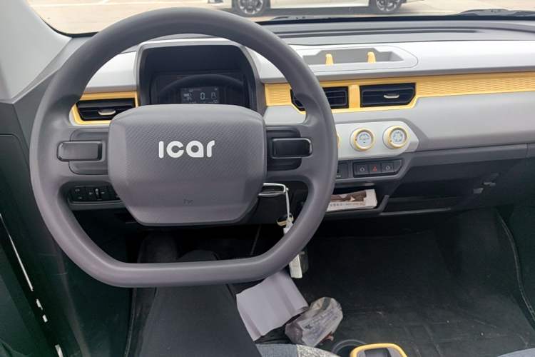 Used Chery QQ Ice Cream 2022 120km Milkshake Phosphate Lithium-Iron Center Console