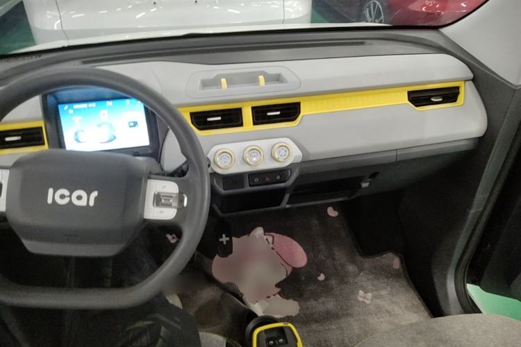 Used Chery QQ Ice Cream 2022 170km Sundae Phosphate Lithium-Ion Center Console