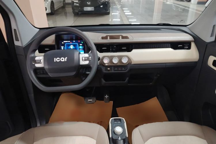 Used Chery QQ Ice Cream 2022 170km Sundae Phosphate Lithium-Ion Center Console