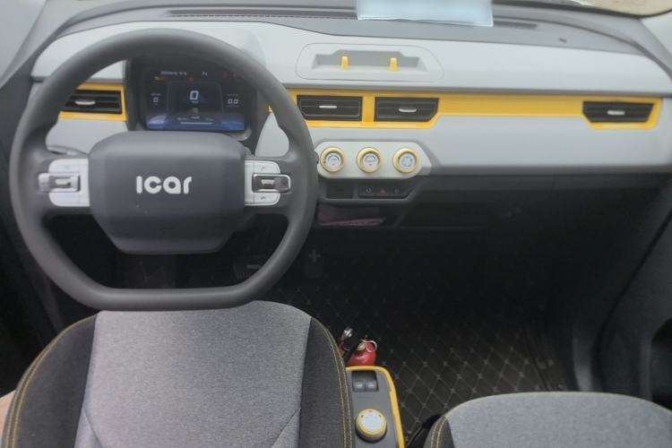 Used Chery QQ Ice Cream 2022 170km Sundae Phosphate Lithium-Ion Center Console