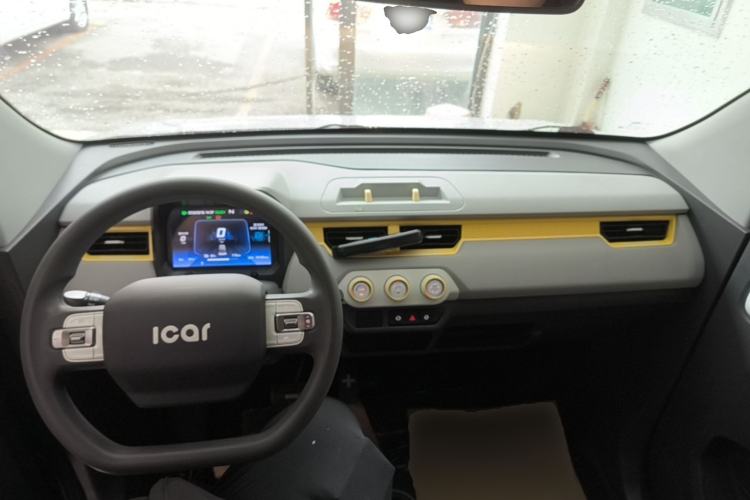 Used Chery QQ Ice Cream 2022 170km Sundae Phosphate Lithium-Ion Center Console