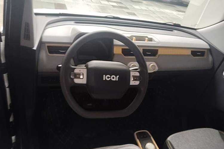 Used Chery QQ Ice Cream 2022 170km Sundae Phosphate Lithium-Ion Center Console