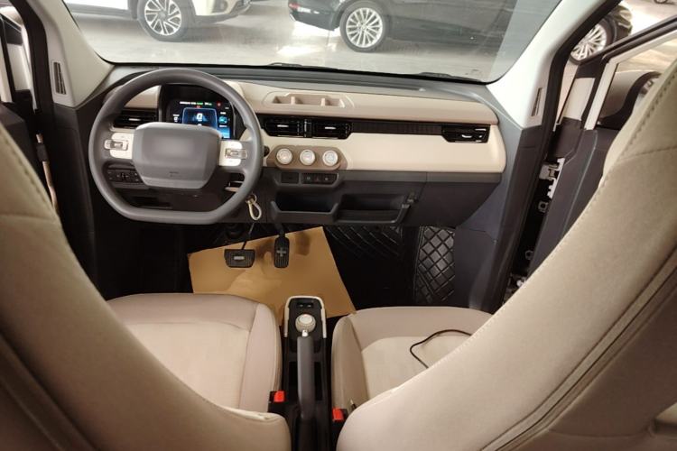 Used Chery QQ Ice Cream 2022 170km Sundae Phosphate Lithium-Ion Center Console