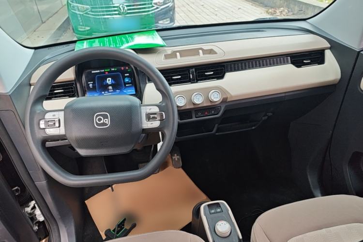 Used Chery QQ Ice Cream 2022 170km Sundae Phosphate Lithium-Ion Center Console