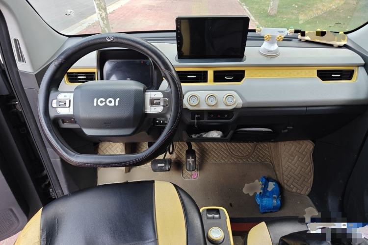 Used Chery QQ Ice Cream 2022 120km Conical Shape Lithium Iron Phosphate Center Console