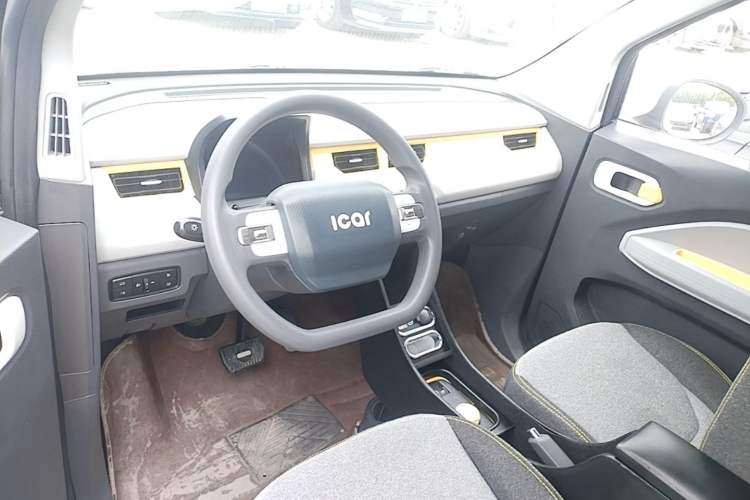 Used Chery QQ Ice Cream 2022 120km Conical Shape Lithium Iron Phosphate Center Console