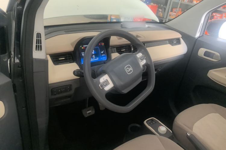 Used Chery QQ Ice Cream 2022 170km Sundae Phosphate Lithium-Ion Center Console