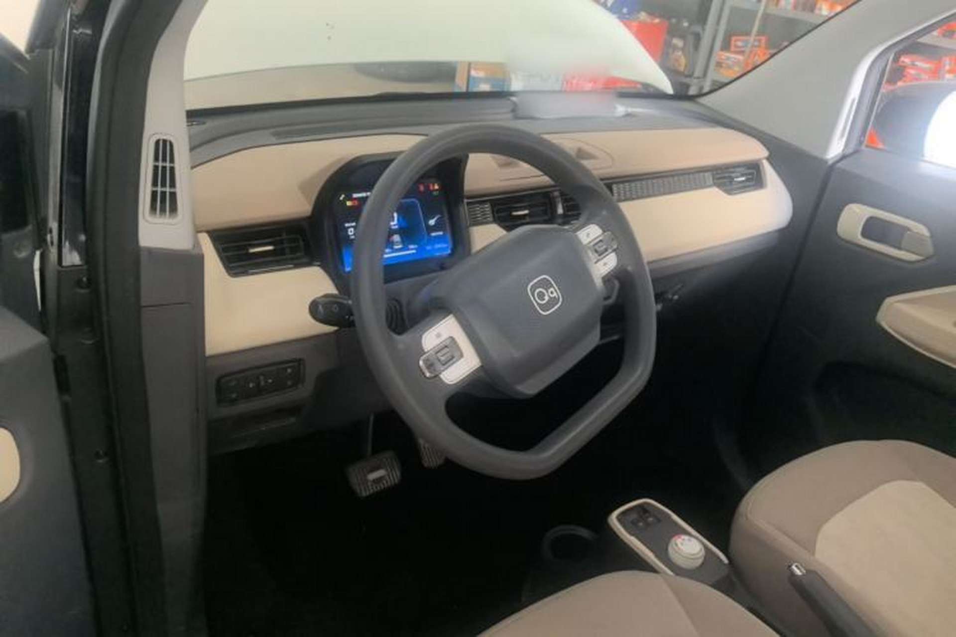 Used Chery QQ Ice Cream 2022 170km Sundae Phosphate Lithium-Ion Center Console