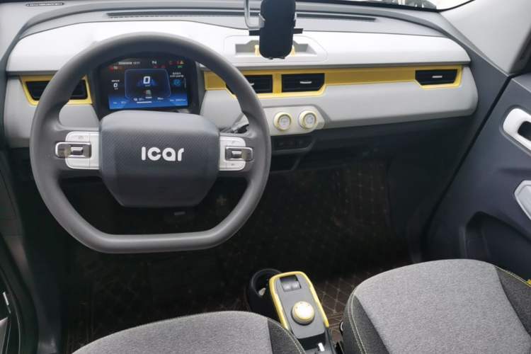Used Chery QQ Ice Cream 2022 170km Sundae Phosphate Lithium-Ion Center Console