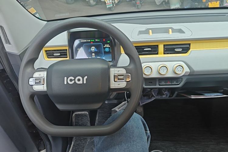 Used Chery QQ Ice Cream 2022 170km Sundae Phosphate Lithium-Ion Center Console