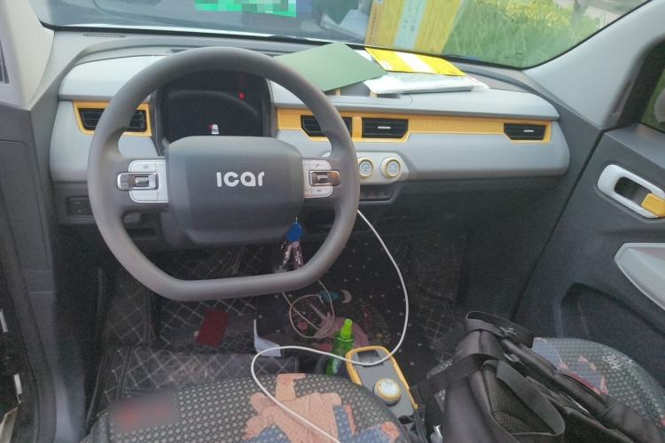 Used Chery QQ Ice Cream 2022 170km Sundae Phosphate Lithium-Ion Center Console