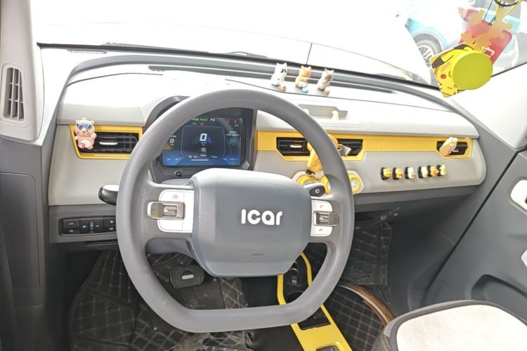 Used Chery QQ Ice Cream 2022 170km Sundae Phosphate Lithium-Ion Center Console
