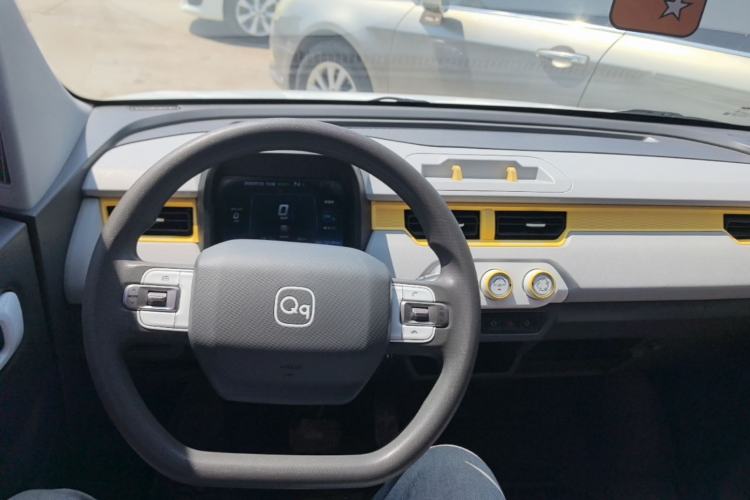 Used Chery QQ Ice Cream 2022 120km Conical Shape Lithium Iron Phosphate Center Console