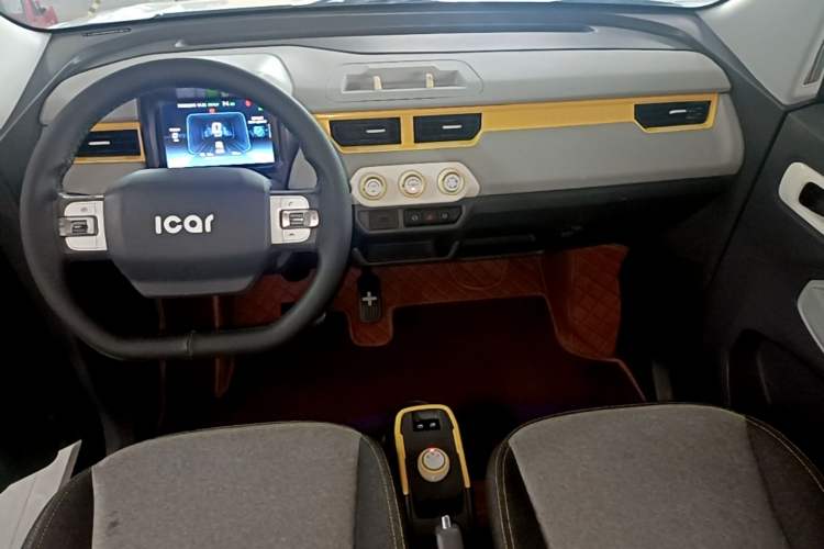 Used Chery QQ Ice Cream 2022 170km Sundae Phosphate Lithium-Ion Center Console