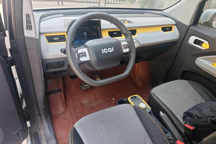 Used Chery QQ Ice Cream 2022 170km Sundae Phosphate Lithium-Ion Center Console