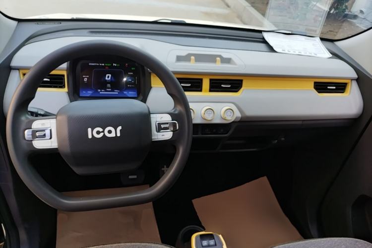 Used Chery QQ Ice Cream 2022 170km Sundae Phosphate Lithium-Ion Center Console