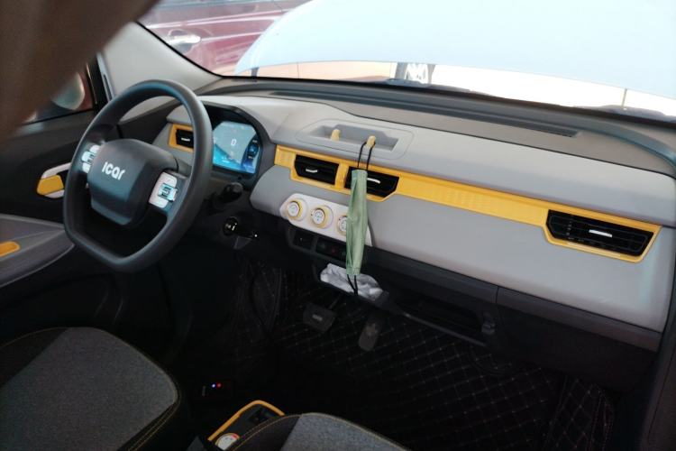 Used Chery QQ Ice Cream 2022 170km Sundae Phosphate Lithium-Ion Center Console