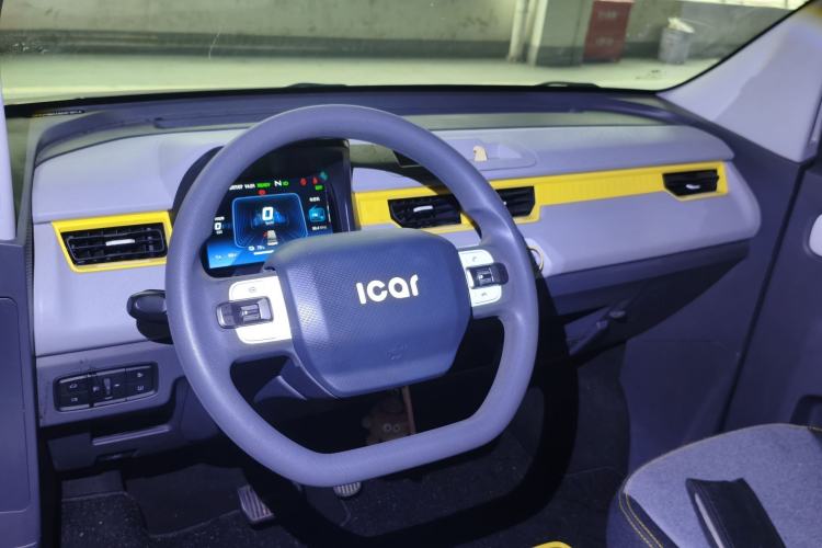 Used Chery QQ Ice Cream 2022 120km Conical Shape Lithium Iron Phosphate Center Console