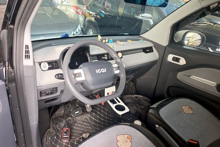 Used Chery QQ Ice Cream 2022 170km Sundae Phosphate Lithium-Ion Center Console