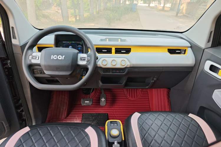 Used Chery QQ Ice Cream 2022 120km Conical Shape Lithium Iron Phosphate Center Console