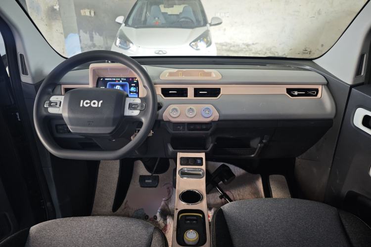 Used Chery QQ Ice Cream 2022 170km Sundae Phosphate Lithium-Ion Center Console