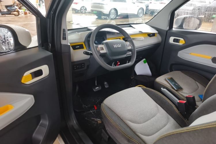 Used Chery QQ Ice Cream 2022 170km Sundae Phosphate Lithium-Ion Center Console