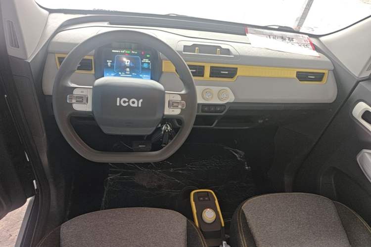 Used Chery QQ Ice Cream 2022 170km Sundae Phosphate Lithium-Ion Center Console