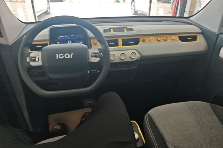 Used Chery QQ Ice Cream 2022 120km Conical Shape Lithium Iron Phosphate Center Console