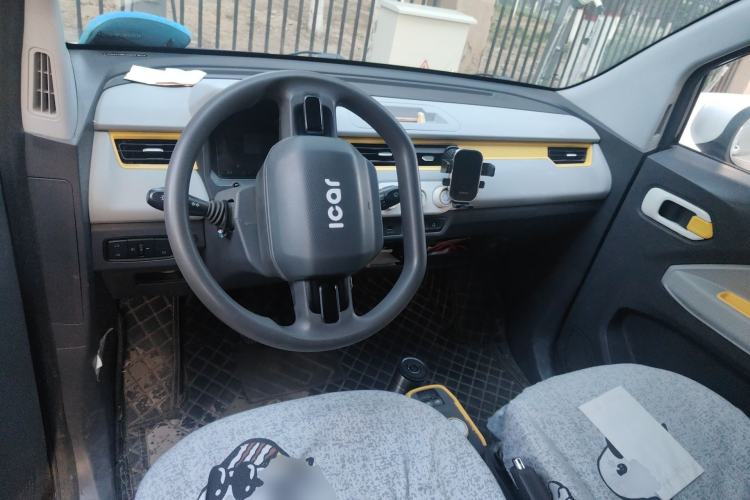 Used Chery QQ Ice Cream 2022 120km Milkshake Phosphate Lithium-Iron Center Console