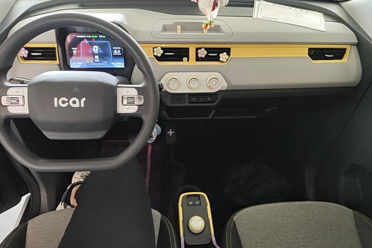 Used Chery QQ Ice Cream 2022 120km Conical Shape Lithium Iron Phosphate Center Console