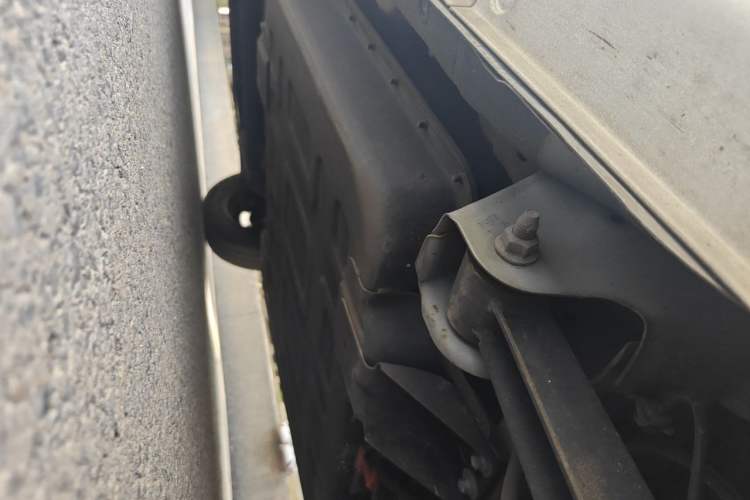 Used Chery QQ Ice Cream 2022 120km Conical Shape Lithium Iron Phosphate Chassis Rear Left