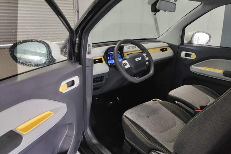 Used Chery QQ Ice Cream 2022 170km Sundae Phosphate Lithium-Ion Driver Seat