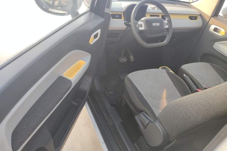 Used Chery QQ Ice Cream 2022 120km Conical Shape Lithium Iron Phosphate Driver Seat