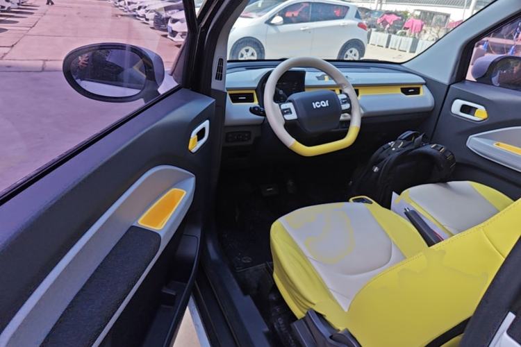 Used Chery QQ Ice Cream 2022 120km Conical Shape Lithium Iron Phosphate Driver Seat