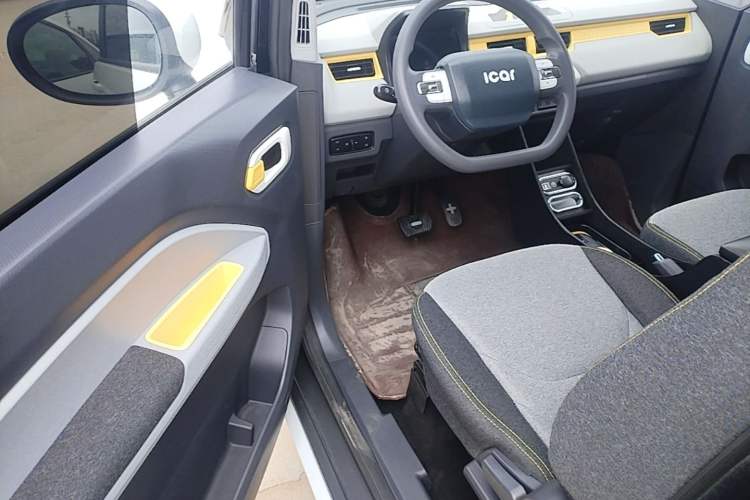 Used Chery QQ Ice Cream 2022 120km Conical Shape Lithium Iron Phosphate Driver Seat