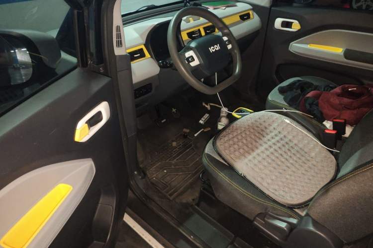 Used Chery QQ Ice Cream 2022 120km Conical Shape Lithium Iron Phosphate Driver Seat