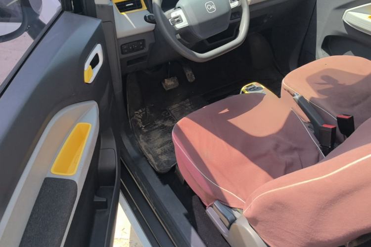 Used Chery QQ Ice Cream 2022 120km Conical Shape Lithium Iron Phosphate Driver Seat