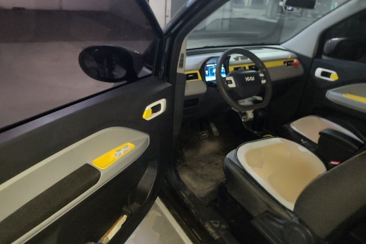 Used Chery QQ Ice Cream 2022 120km Conical Shape Lithium Iron Phosphate Driver Seat
