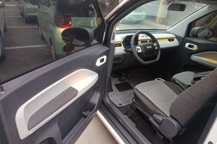Used Chery QQ Ice Cream 2022 170km Sundae Phosphate Lithium-Ion Driver Seat