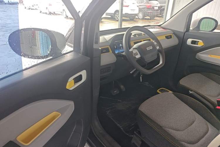 Used Chery QQ Ice Cream 2022 170km Sundae Phosphate Lithium-Ion Driver Seat