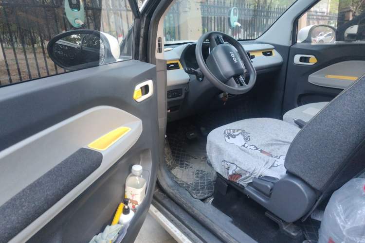 Used Chery QQ Ice Cream 2022 120km Milkshake Phosphate Lithium-Iron Driver Seat