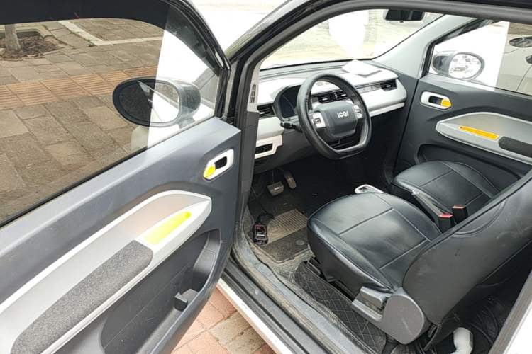 Used Chery QQ Ice Cream 2022 170km Sundae Phosphate Lithium-Ion Driver Seat