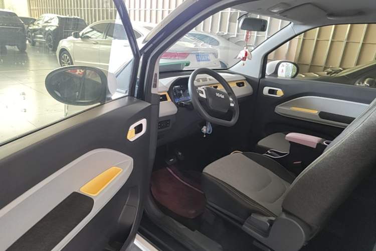 Used Chery QQ Ice Cream 2022 120km Conical Shape Lithium Iron Phosphate Driver Seat
