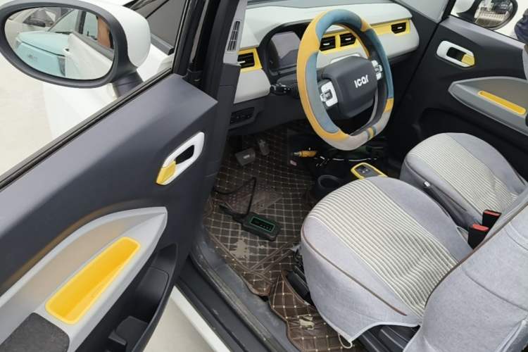 Used Chery QQ Ice Cream 2022 170km Sundae Phosphate Lithium-Ion Driver Seat